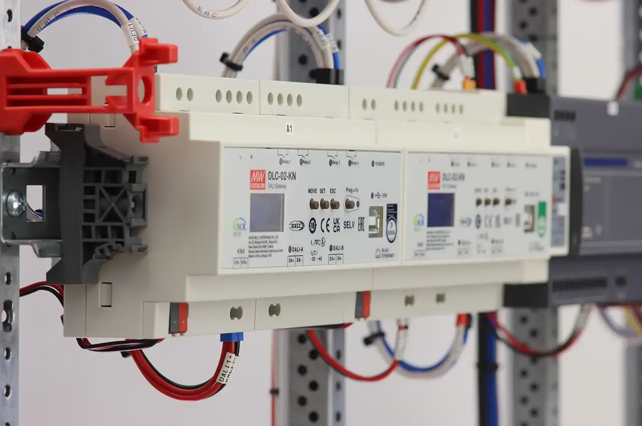 Produzione frontali adesivi per componentistica elettronica preventivo prezzo